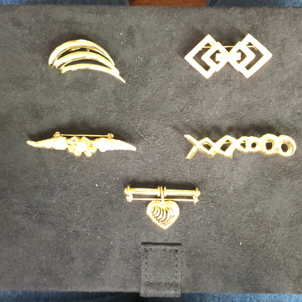 Group of 5 goldtone pins/brooches